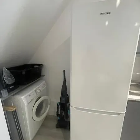 Renovated Studio - Self Check-In, Free Street Parking Watford  Exterior photo