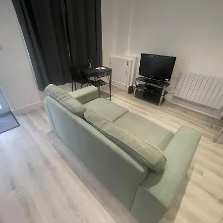 Renovated Studio - Self Check-In, Free Street Parking Watford  Exterior photo