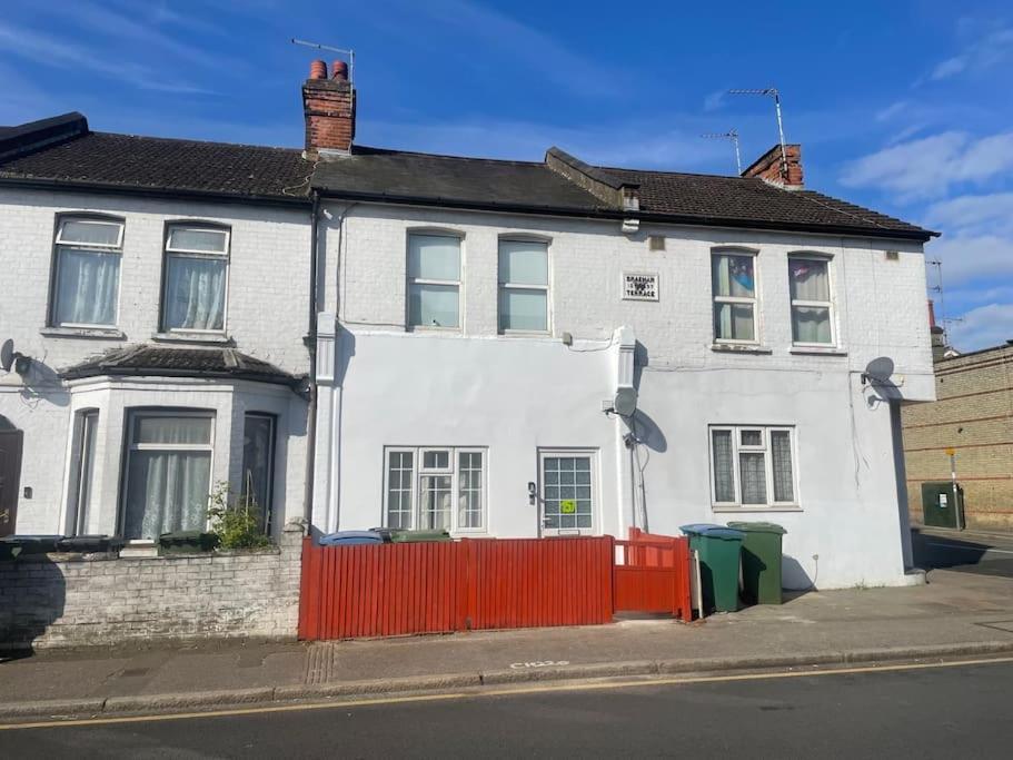 Renovated - Self Check-in, Free Street Parking Apartment Watford (Hertfordshire)
