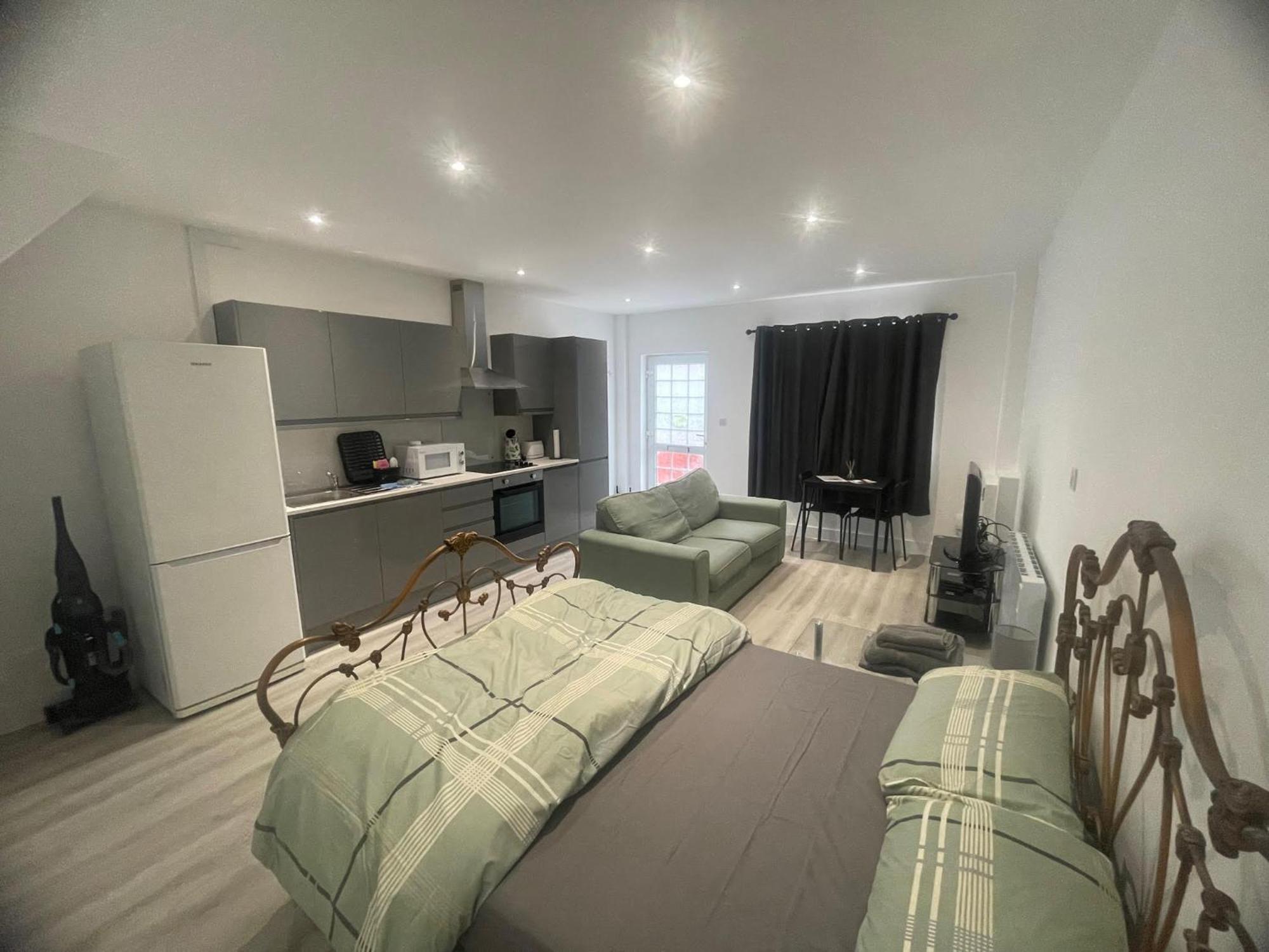 Renovated - Self Check-in, Free Street Parking Watford (Hertfordshire)